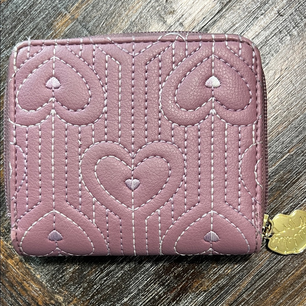 Betsey Johnson Mauve Pink Quilted Heart Zip Wallet with Gold Plate - Picture 3 of 7